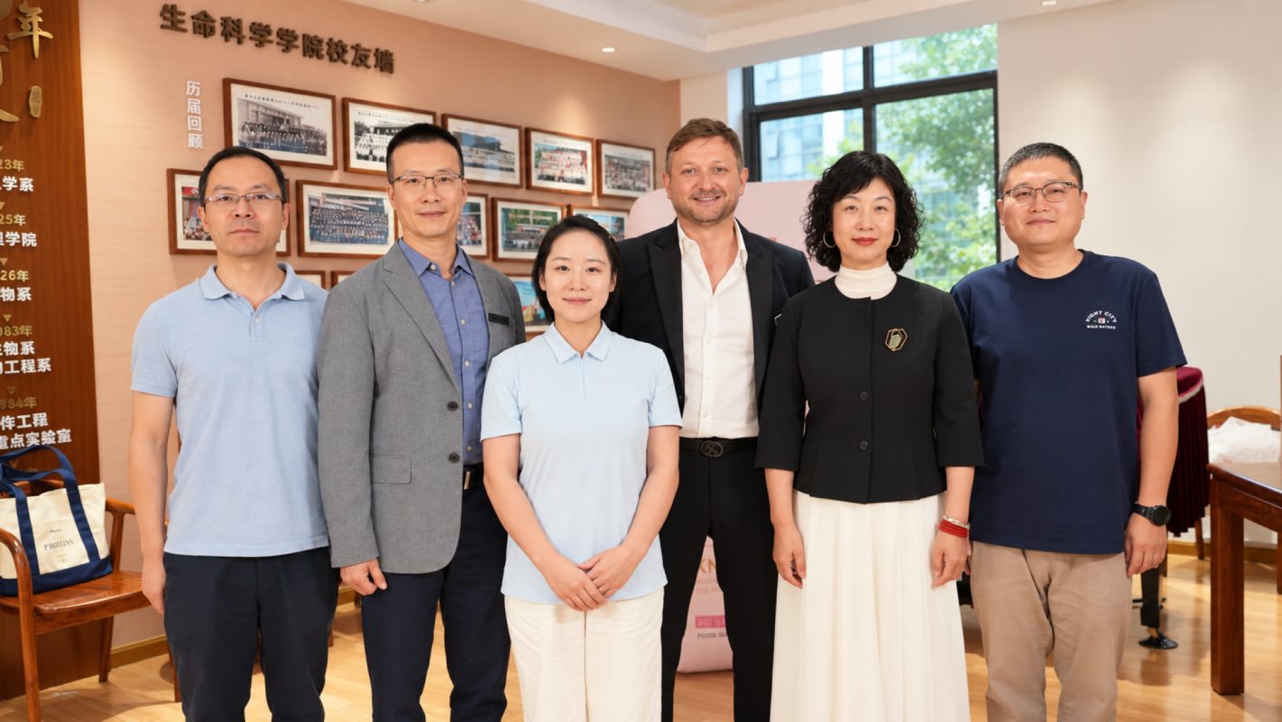 部分报告嘉宾及KM PRO推荐官邓琳琳现场合影